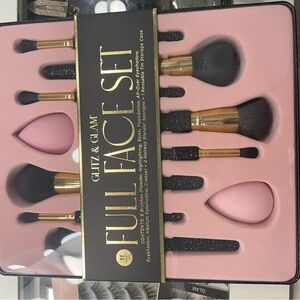 Glitz & Glam makeup brushes 💓